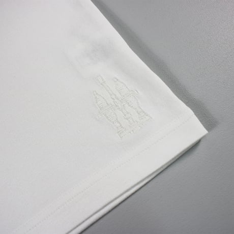 HOFI-021R-emb オーガニック超長綿 タック襟Ｔシャツ：ホワイト （撚糸機 ホワイト刺繍）