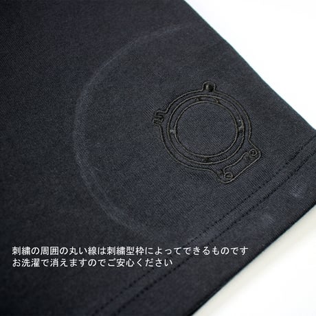 HOFI-021R-emb オーガニック超長綿 タック襟Ｔシャツ：ブラック （リング/ブラック刺繍）