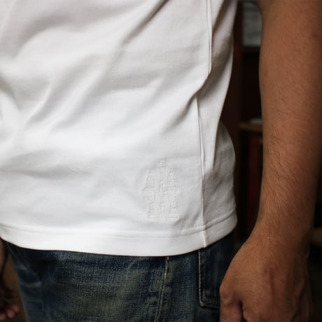 HOFI-021R-emb オーガニック超長綿 タック襟Ｔシャツ：ホワイト （撚糸機 ホワイト刺繍）