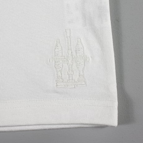 HOFI-023R-emb オーガニック超長綿 タック襟長袖Ｔシャツ：ホワイト （撚糸機 ホワイト刺繍）