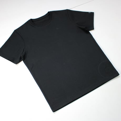 HOFI-021R-emb オーガニック超長綿 タック襟Ｔシャツ：ブラック （リング/ブラック刺繍）