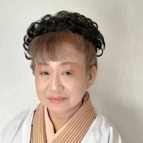 [21]＊尼さん漢方医心と身体のお話　　あなたの心と身体を元気にしてくれる本です！気分の落ち込んでる時こそお読みください！！幸せと健康と若さを保つ秘訣の宝箱です！！！￥1430税込みです。