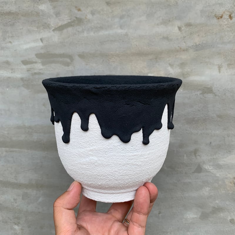 Left botanical 垂れ鉢 植物鉢] left botanical 白黒垂れ Sサイズ | A-PLANTS|塊根植物販売