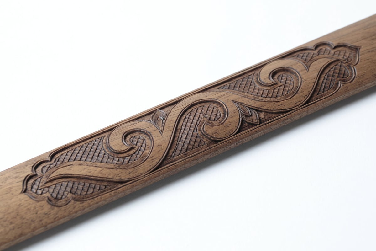 AINUPERA アイヌ文様を木彫で施した、マキリのような靴べら | 三島大世商店