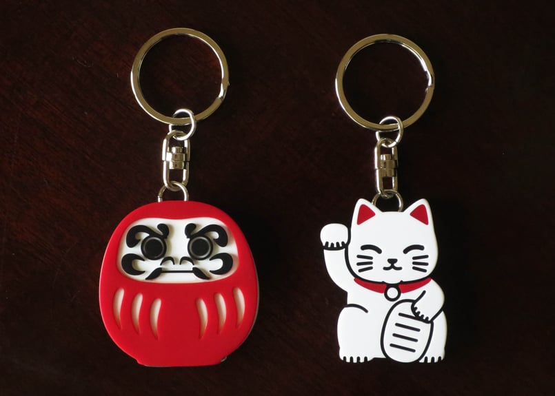 猫、石猫、縁起物、福を呼ぶ猫 FUKUFUE 福を呼ぶ縁起物をモチーフにした防災笛のアクセサリー | 三島