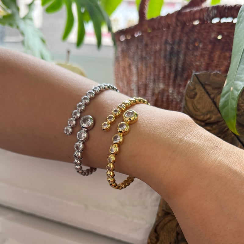 agete ジルコニア ゴールドバングル agete ジルコニア ゴールドバングル agete バングル アガット