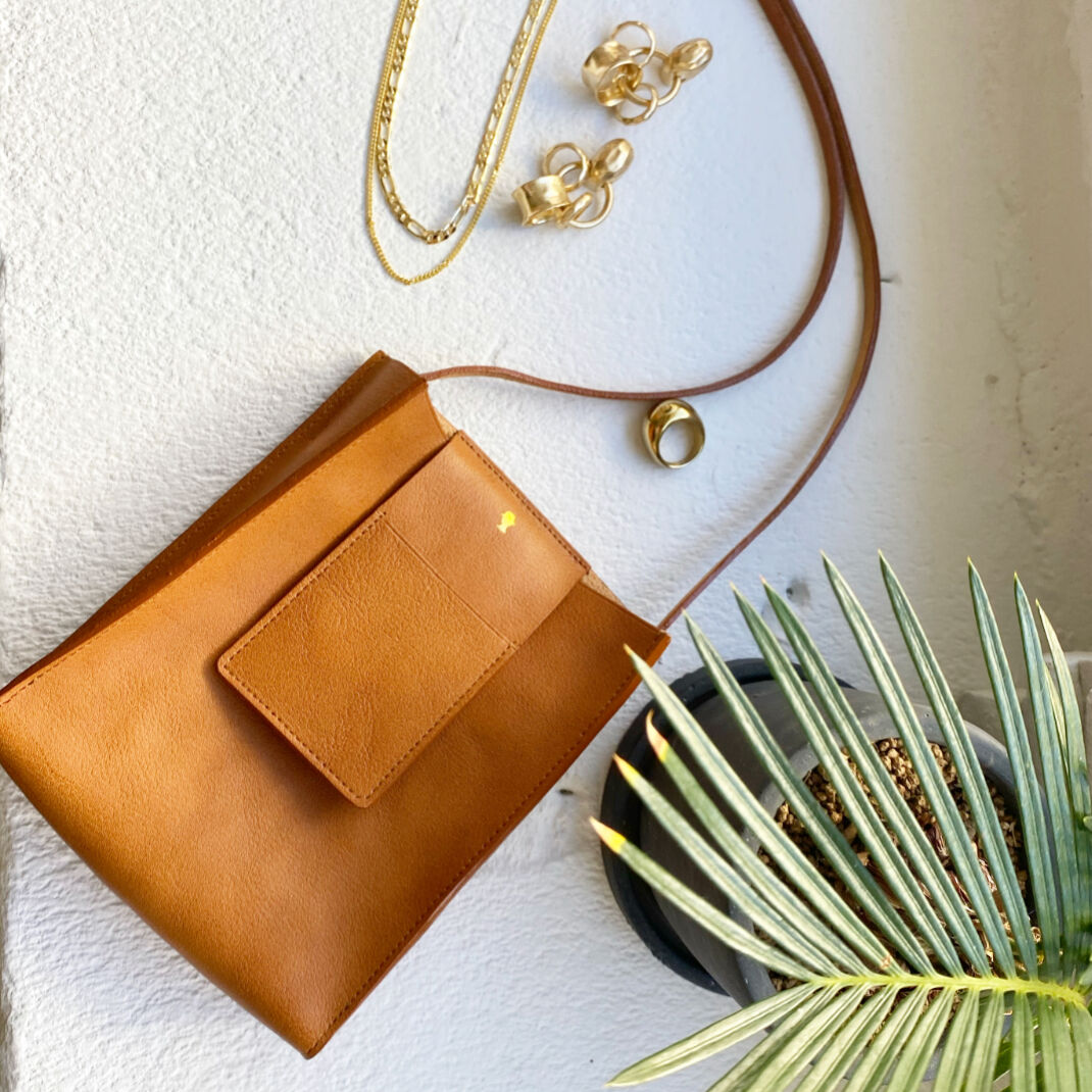 キャメルレザースクエアショルダーバック | mamaguitar