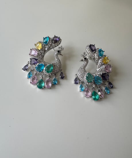 レインボーピーコックピアス