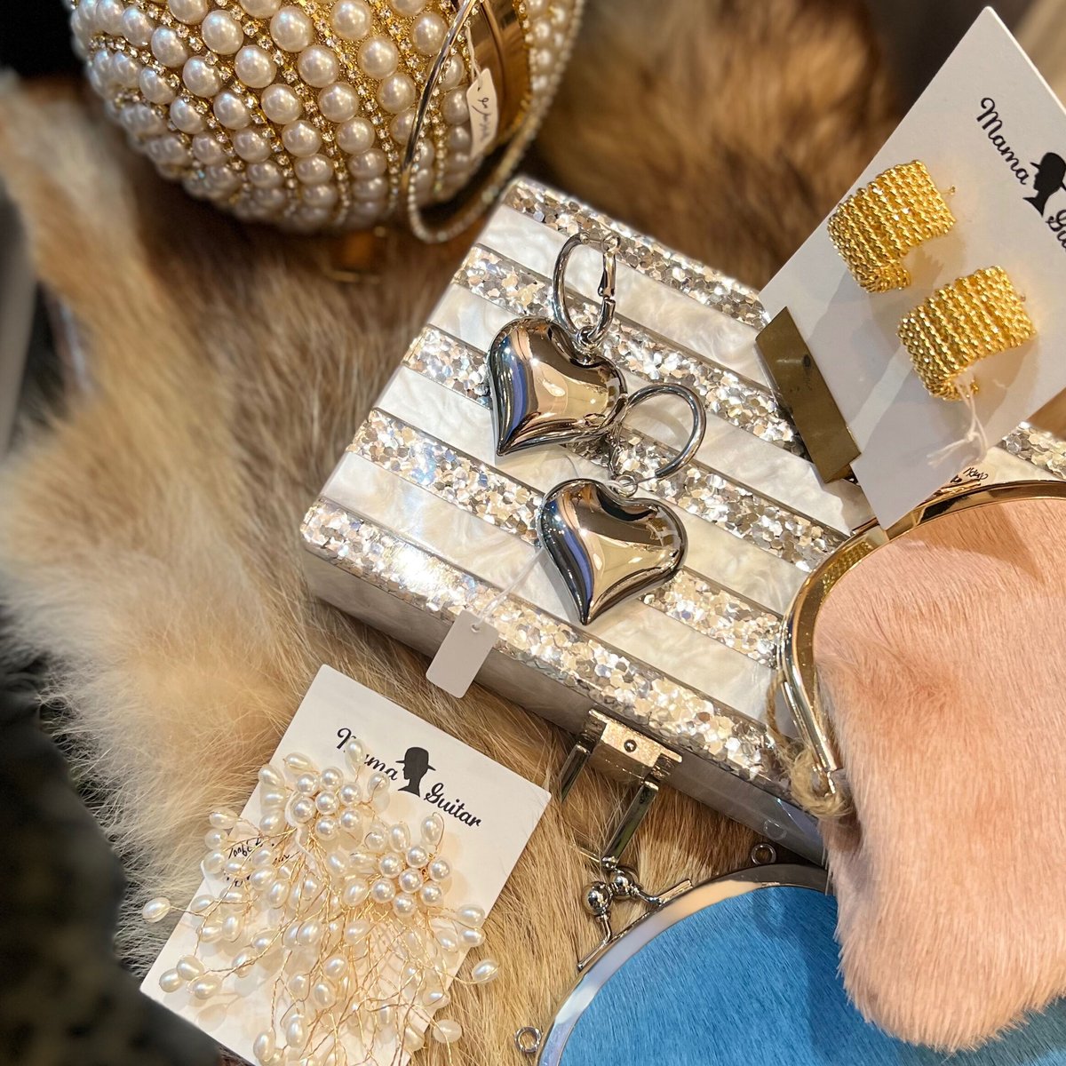 ゴールド❤️‍❤️‍ピアス ビックハートピアス❤︎ゴールドandシルバー | mamaguitar