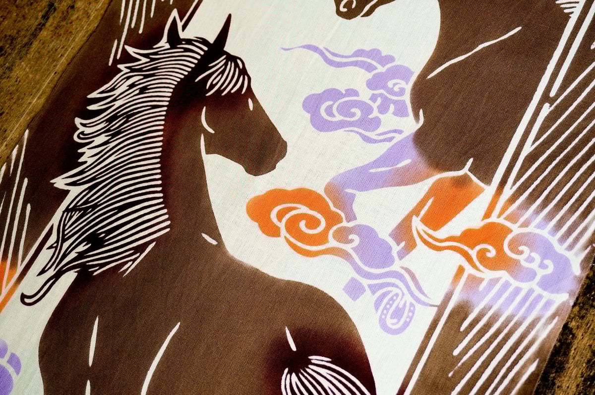 版画　馬駆ける 新江戸染謹製 干支てぬぐい＜天駆ける馬＞ | SHINEDOZOME