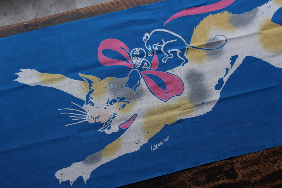 新江戸染謹製 干支てぬぐい「猫に鈴つけちゃった」 三毛猫 | SHINEDOZOME