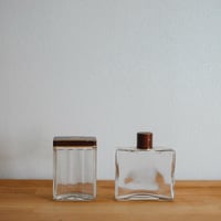 ヴィンテージガラス瓶(えんじ色蓋)