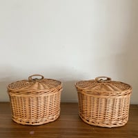 籐のカゴ(持ち手が革)