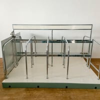 スチールブックシェルフ