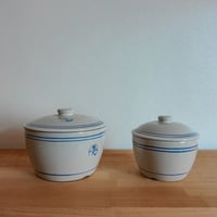 台湾のふた付き容器