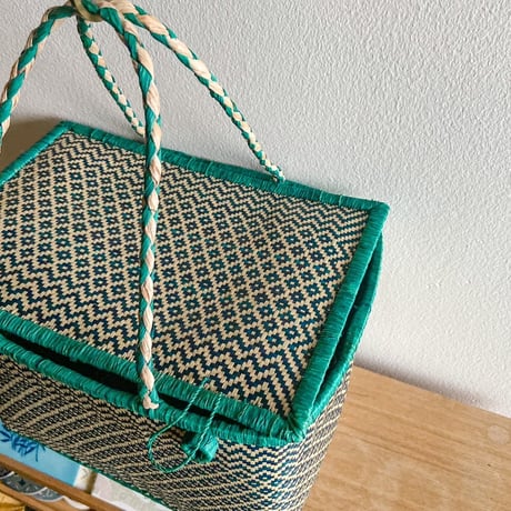 シーグラスのカゴ(グリーン柄×フタあり)