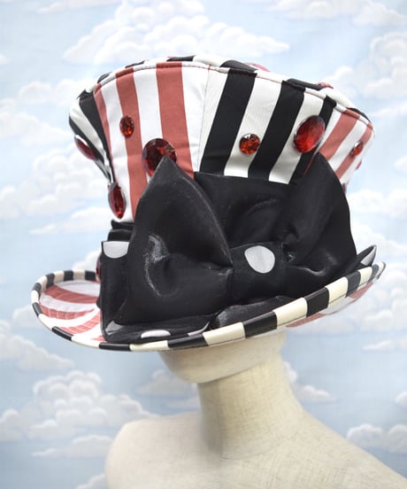 kki.2130　黒と赤のストライプクリスタルグラモフォンシルクHAT。