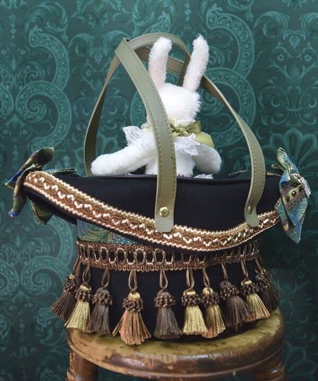 kki.2387　白うさぎのマジックシルクHATBAG。＜アンティークタッセル＞
