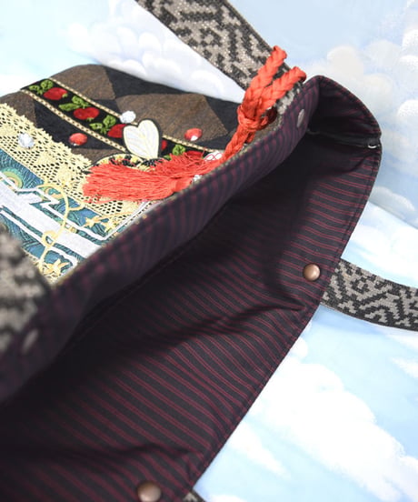 kki.2166　十字架と蜂のトートBAG。＜ブラック＞