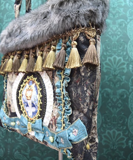 kki.2409　Catゴブランタッセルとファーのヴィンテージ風トートBAG。