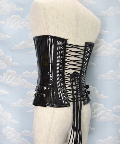 kki.2137　ブラックレザールバックルメンズタイプコルセット。