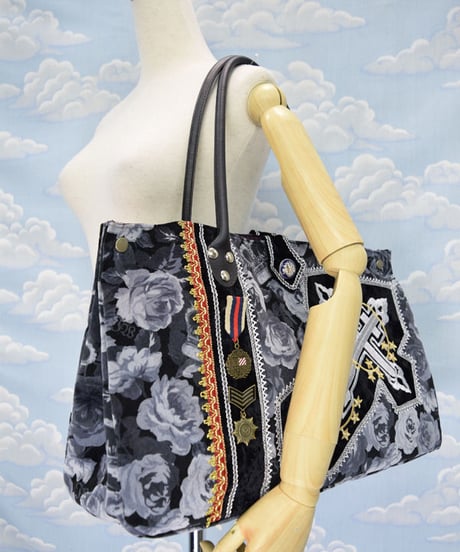 kki.2109　勲章とクロスの王冠と薔薇ロイヤルBAG。