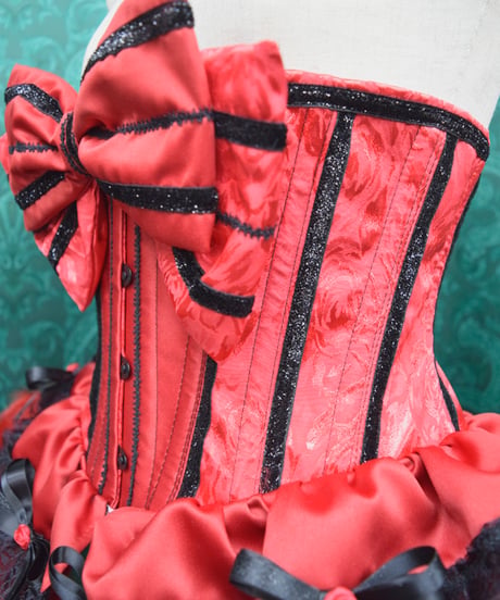 kki.2605　赤と黒の薔薇と羽根のコルセット　クリノリン風スカートSet。