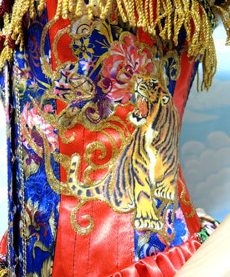 kki.1780　中国女皇帝の鎧バスクコルセット 。