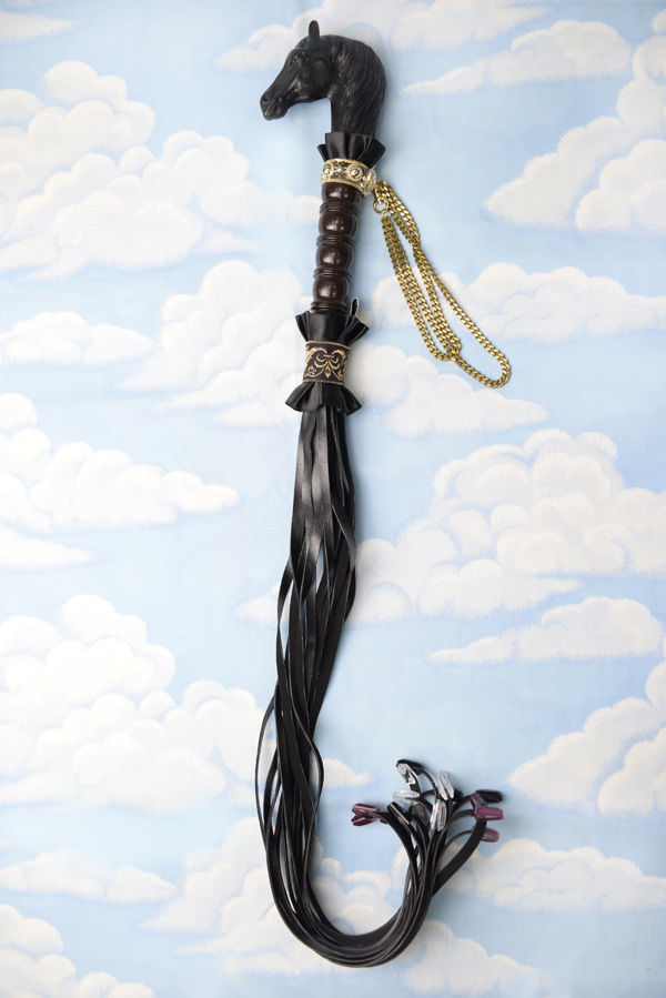 kki.2102 ブラックホースクリスタルバラ鞭。 | 危機裸裸商店WEBSHOP