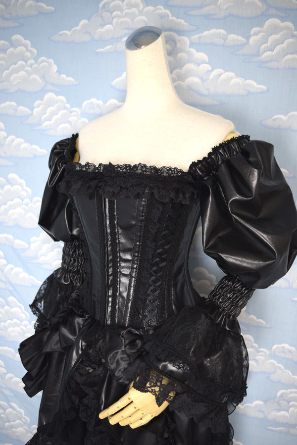 kki.2065 フェイクレザーとレースの編み上げバッスルコルセットドレス