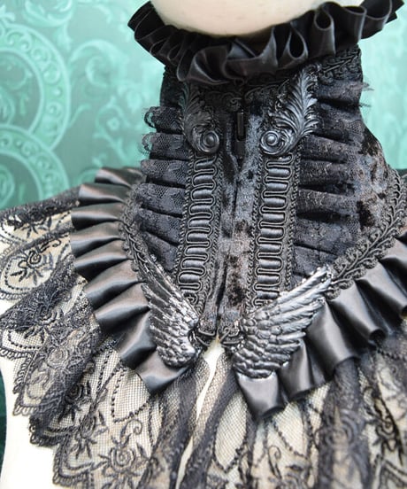 kki.2457　BLACK Wings レースフリルネックコルセット。