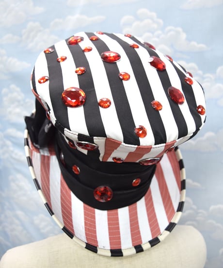 kki.2130　黒と赤のストライプクリスタルグラモフォンシルクHAT。