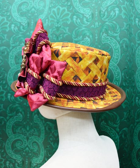 kki.2708　Deliciously baked cherry pie HAT。