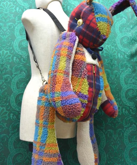 kki.2625　ボアとフリースのタータンチェックのデカいぬいぐるみBAG。  ＜うさちゃん＞