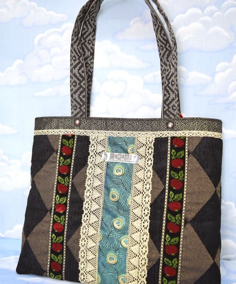 kki.2166　十字架と蜂のトートBAG。＜ブラック＞