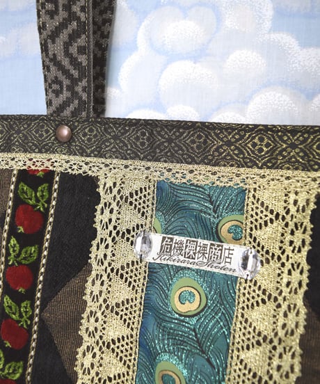 kki.2166　十字架と蜂のトートBAG。＜ブラック＞