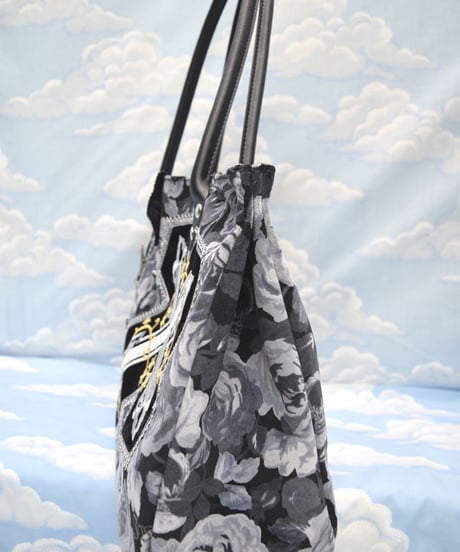 kki.2109　勲章とクロスの王冠と薔薇ロイヤルBAG。