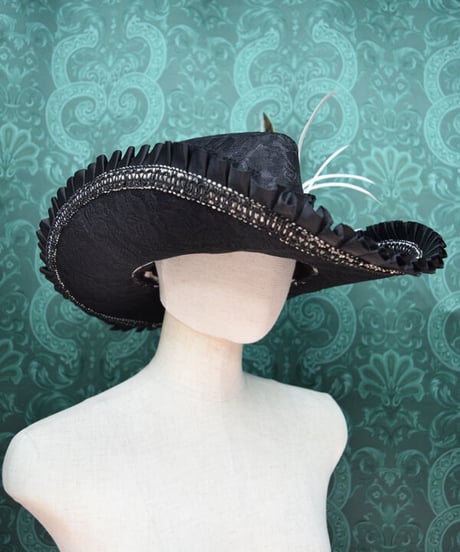 kki.2521　黒のレースとプリーツフリルテンガロンHATキジとグース添え。