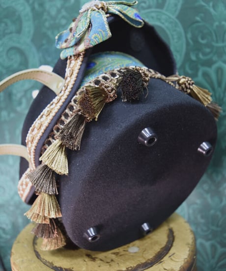 kki.2387　白うさぎのマジックシルクHATBAG。＜アンティークタッセル＞
