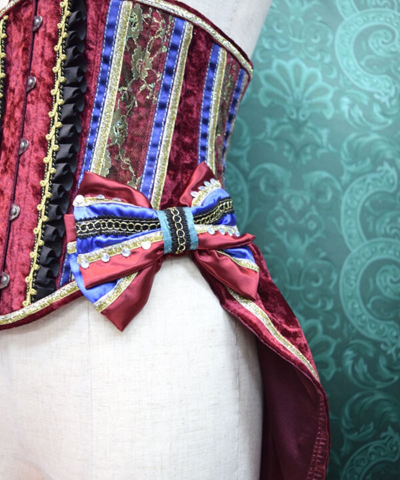 kki.2414 ワインレッドと青の燕尾風フリルウエストコルセット。 | 危機