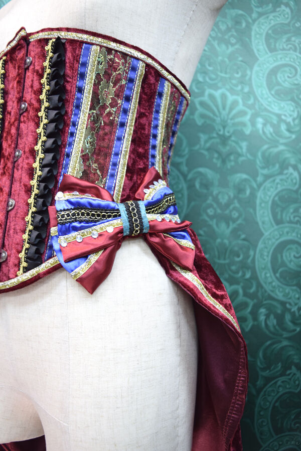 kki.2414 ワインレッドと青の燕尾風フリルウエストコルセット。 | 危機