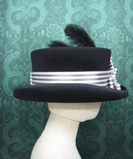 kki.2461　モノクロ世界に十字架をHAT。