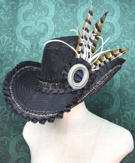 kki.2521　黒のレースとプリーツフリルテンガロンHATキジとグース添え。