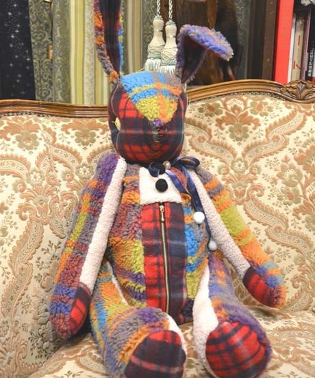 kki.2625　ボアとフリースのタータンチェックのデカいぬいぐるみBAG。  ＜うさちゃん＞