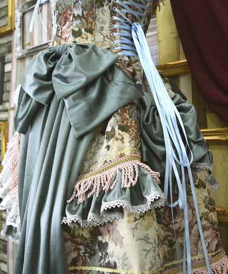 kki.2200　ロココゴブランフリンジとリボンのバッスルコルセット。