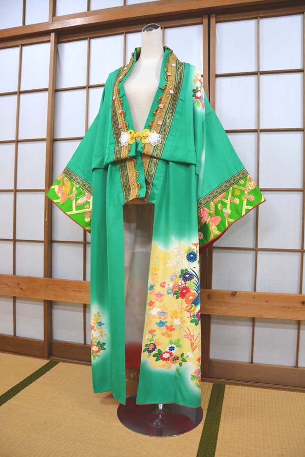 着物salonU キモノ葉月 代田橋 | #今日のなべちゃん エキゾチックな付け下げ