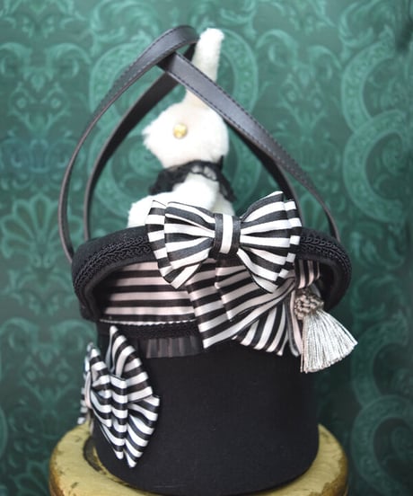 kki.2384　白うさぎのマジックシルクHATBAG。＜白黒＞