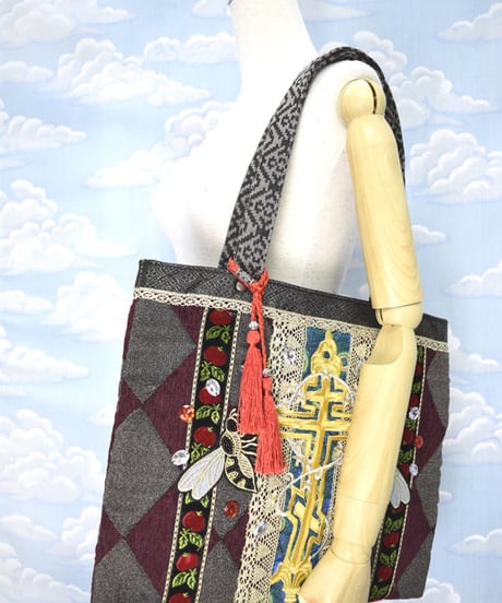 kki.2165　十字架と蜂のトートBAG。＜ワインレッド＞
