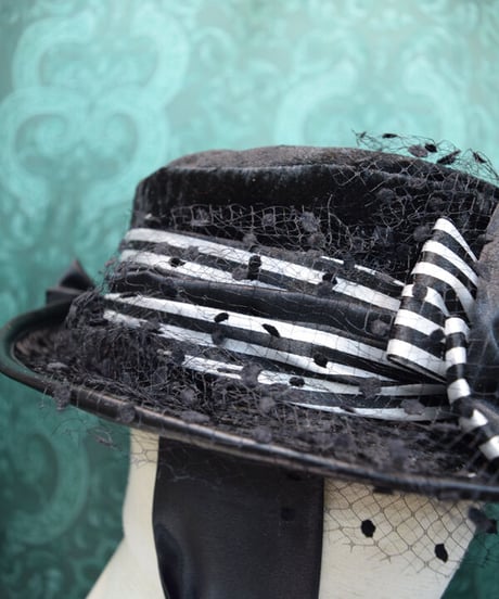 kki.2507　モノクロフレームベールドレスHAT。