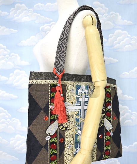 kki.2166　十字架と蜂のトートBAG。＜ブラック＞